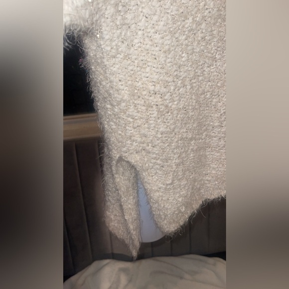 Abercrombie & Fitch V-Neck Fuzzy Sweater metallic threadingXS/S - Picture 13 of 13